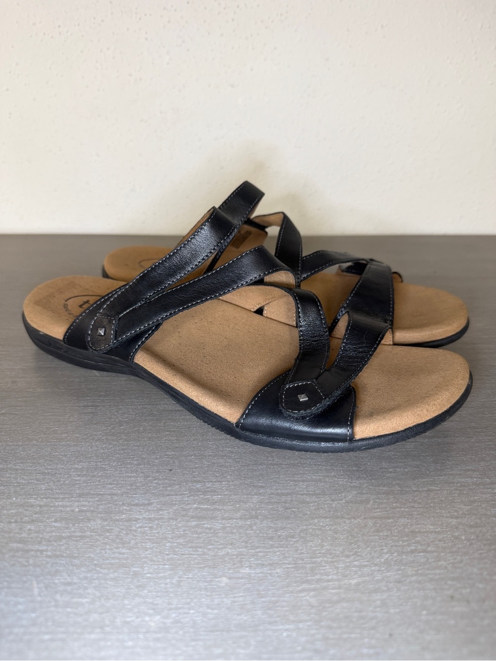 Taos Double U Women’s Black Leather Strappy Comfort Walking Sandals Size 10